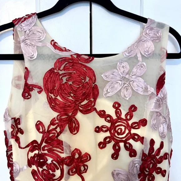 💖✨ METISU ELEGANT CREAM & RED FLORAL EMBROIDERY DRESS (XS) ✨💖 - Picture 3 of 6